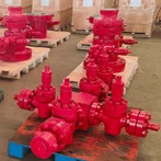 Montaje de cabezal de pozo y árbol de Navidad